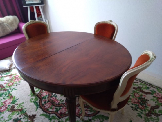 TABLE OVALE