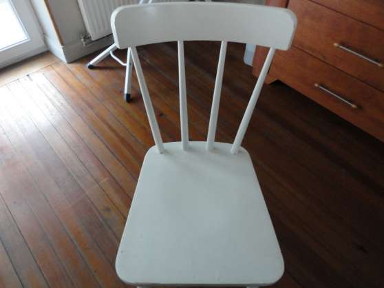 Annonce occasion, vente ou achat 'lot de 3 chaises en bois blanches'