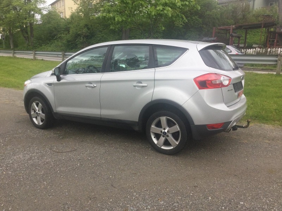 UNE VOITURE Ford Kuga Tar REMPLACEMEN