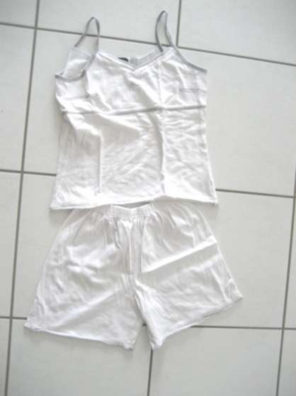 Annonce occasion, vente ou achat 'Pyjama short blanc Taille 12 ans'