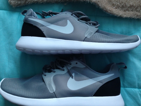Annonce occasion, vente ou achat 'Chaussures Nike Roshe Run neuve 45'