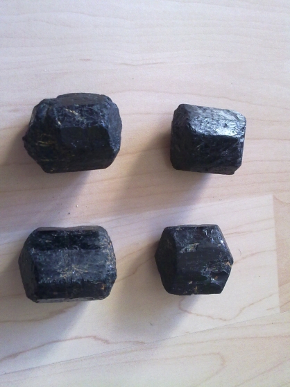 Annonce occasion, vente ou achat 'lot de 4 pierres tourmaline noire'