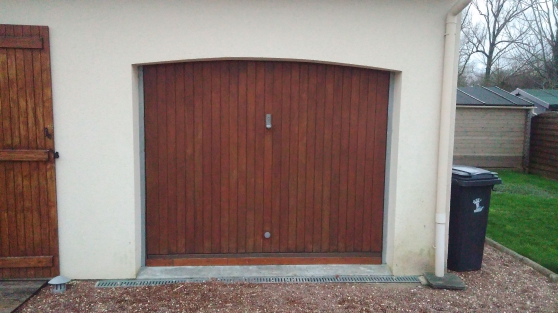 Porte de garage basculante façade bois