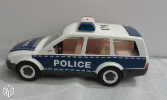 Annonce occasion, vente ou achat 'Voiture police Playmobil'