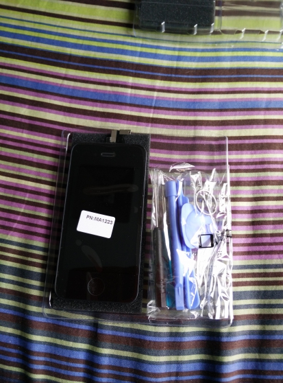 Annonce occasion, vente ou achat 'Kit cran + vitre pour iPhone 4s noir'