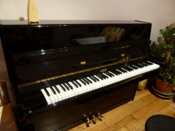 Annonce occasion, vente ou achat 'Piano droit Lodz Noir Trs bon tat'