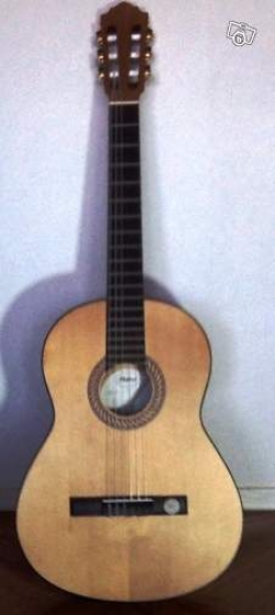 Annonce occasion, vente ou achat 'Guitare classique Hfner HF12'