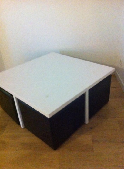Annonce occasion, vente ou achat 'Table basse moderne carre avc poufs N&B'