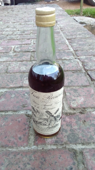 Annonce occasion, vente ou achat 'A vendre bouteille Rhum 3 rivieres 1953'