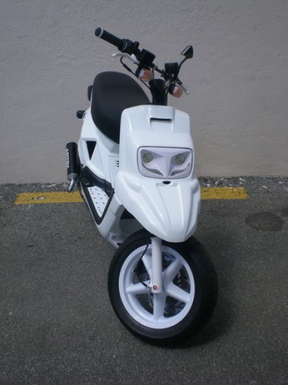 Scooter booster Monster MBK