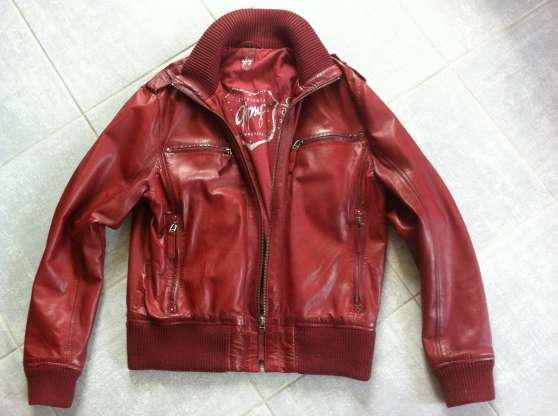 Annonce occasion, vente ou achat 'veste en cuir rouge'