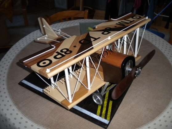 Annonce occasion, vente ou achat 'Avion biplan bois marqueterie'