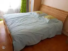 grand lit avec 2 tiroir coulissant