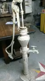 Pompe à eau ancienne