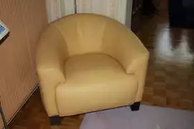 fauteuil en cuir jaune