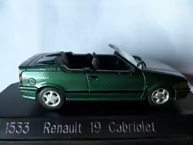 2 miniatures RENAULT R18- R4 F4 SOLIDO
