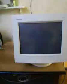 deux écrans d'ordinateur