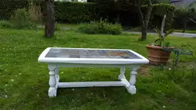 Table basse patinée blanche avec ardoise