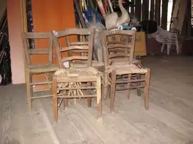 5 chaises bois paille