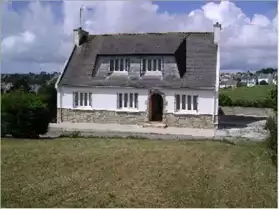 Vaste maison néo-bretonne