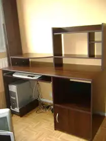 bureau en bois marron