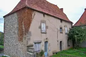 Maison du 17e siècle à restaurer