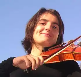Donne cours de violon jeune diplomée