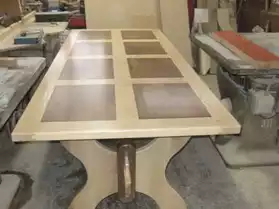 Table design en noyer et frêne massif