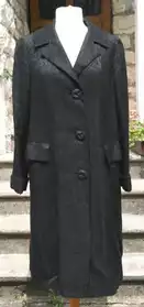 Manteau ancien noir chic satin rebrodé