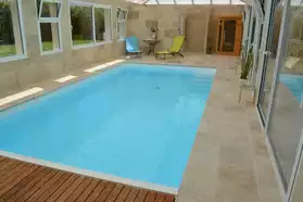 Périgourdine récente, piscine intérieur