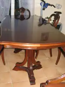 table en bois massif et 6 chaises cuir