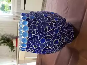 Vase bleu en mosaïque