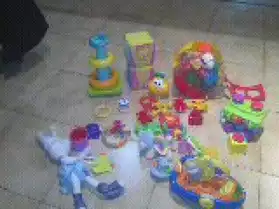 lots de jouets pour bébé