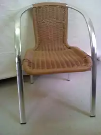 24 chaises en acier PVC empilable