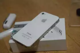 iPhone 4S blanc 32 go débloqué tout opér