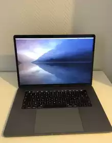 MacBook Pro 15" Touch Bar (256go)