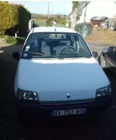 Clio Renault Blanche A DEBATTRE