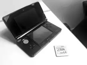 Nintendo 3DS noir très peu utilis+12jeux