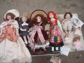 8 poupées en porcelaine faire un prix