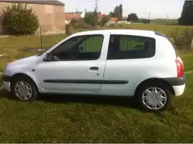Renault Clio ii rxe 3p 4 CV