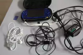 PSP bleu avec ses accessoirs