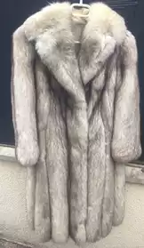 Manteau en fourrure de renard argenté