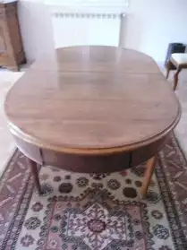 Table ovale XIXème en noyer
