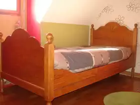 Chambre à coucher lit-chevet-bureau-armo