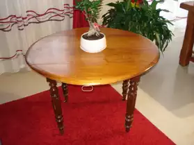 TABLE RONDE ANCIENNE TRES BON ETAT.