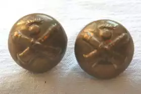 2 boutons militaires anciens A M et cie