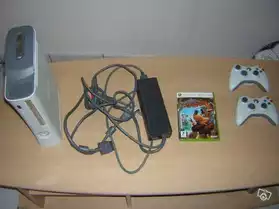 Xbox 360 avec HDD + 2 manettes sans fils