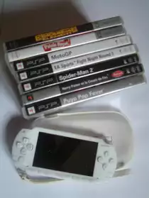 PSP SONY 1004 blanc + 5 jeux + 2 films