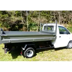 HYUNDAI H1 - TD CAMION BENNE 3,4 T