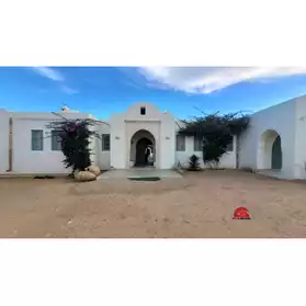 MAISON DJERBIENNE-PISCINE À DJERBA